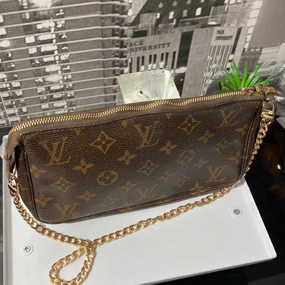 Authentic Louis Vuitton Pochette Monogram Accessories Bag - Picture 9 of 17
